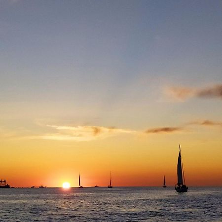 Be Local - Sleep Aboard The Santa Maria Sailing Boat In Lisbon Apartamento Exterior foto