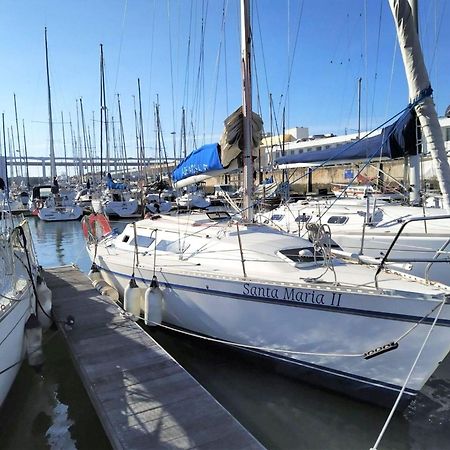 Be Local - Sleep Aboard The Santa Maria Sailing Boat In Lisbon Apartamento Exterior foto