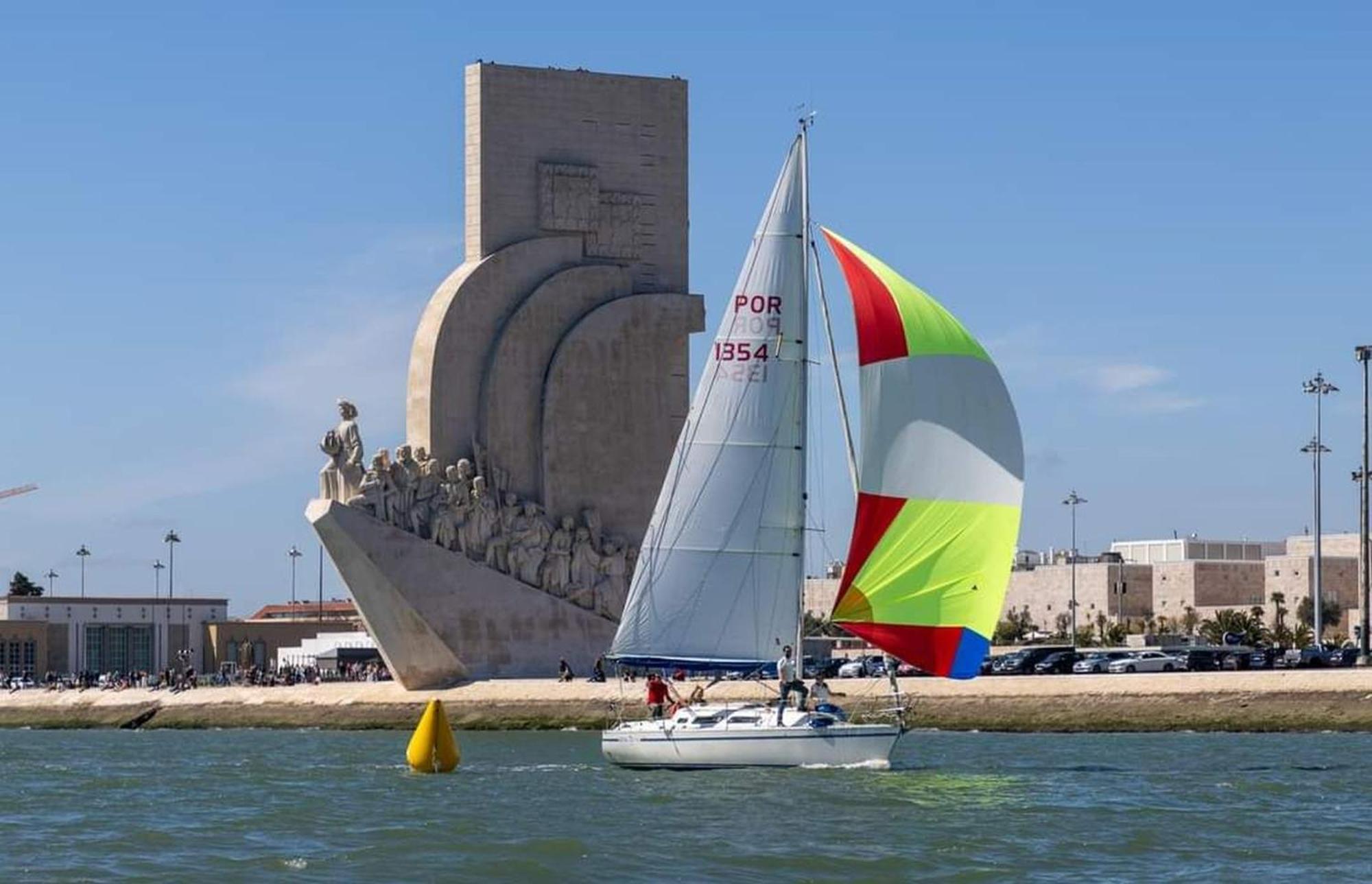 Be Local - Sleep Aboard The Santa Maria Sailing Boat In Lisbon Apartamento Exterior foto