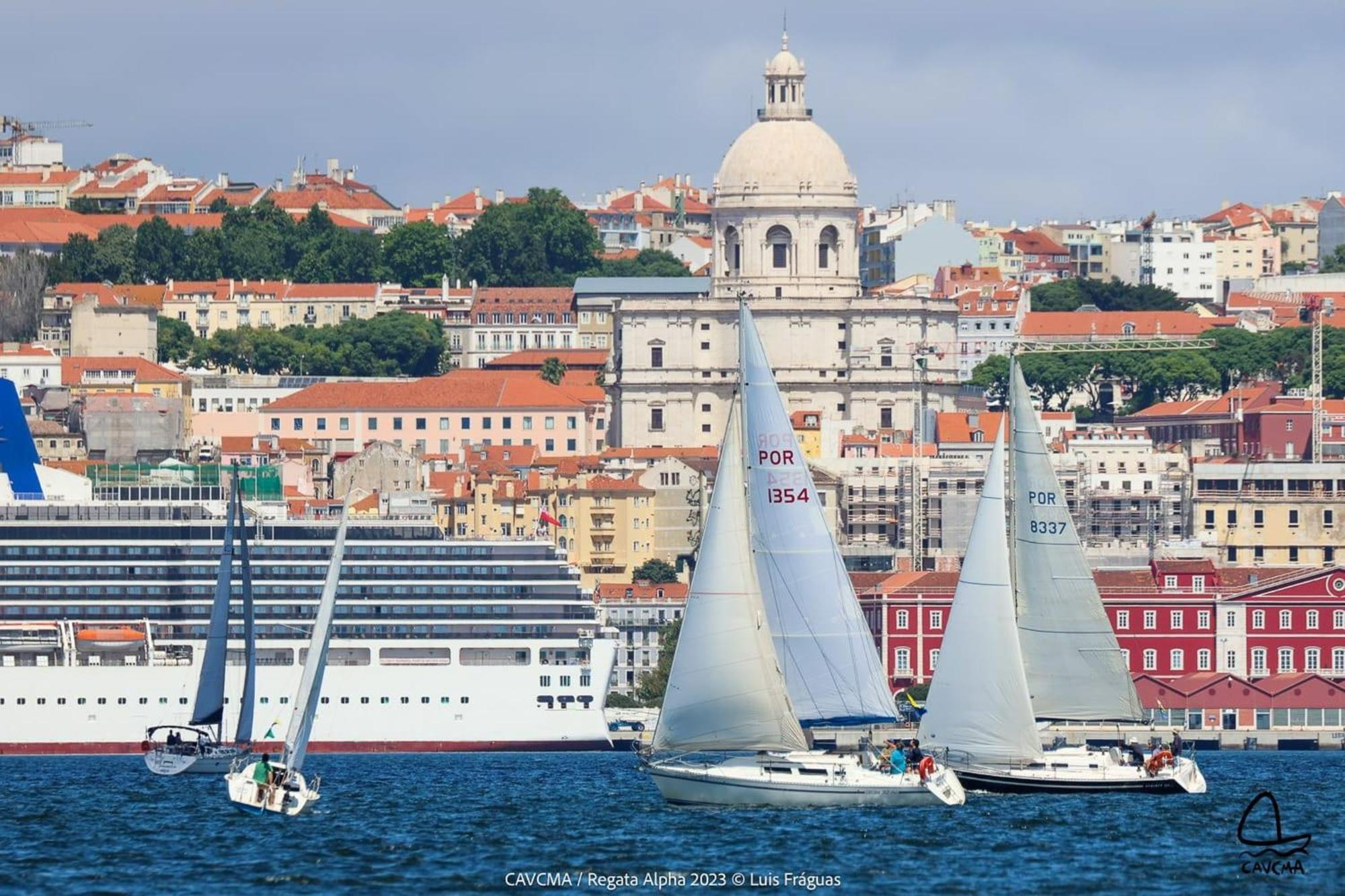 Be Local - Sleep Aboard The Santa Maria Sailing Boat In Lisbon Apartamento Exterior foto