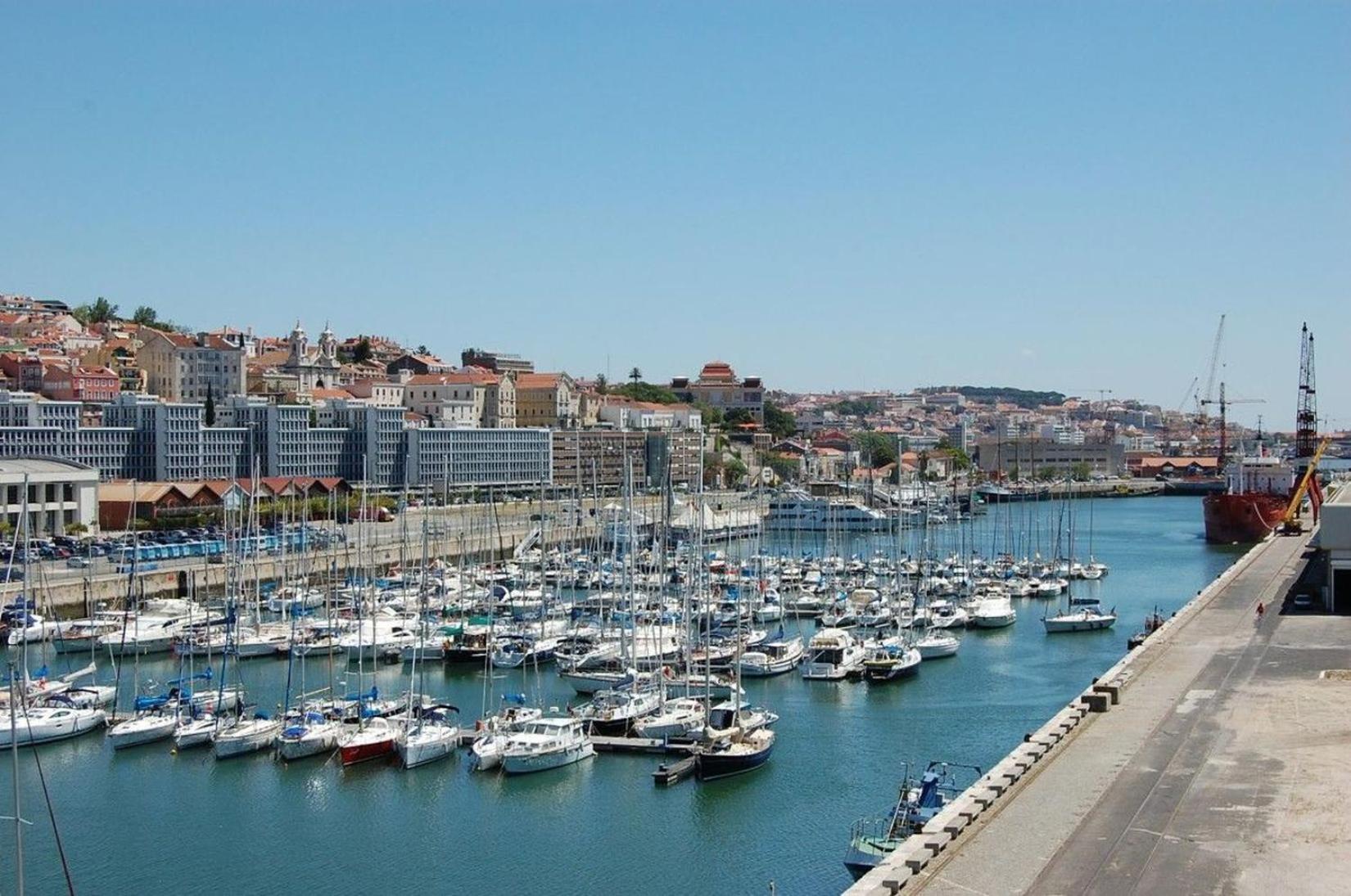 Be Local - Sleep Aboard The Santa Maria Sailing Boat In Lisbon Apartamento Exterior foto